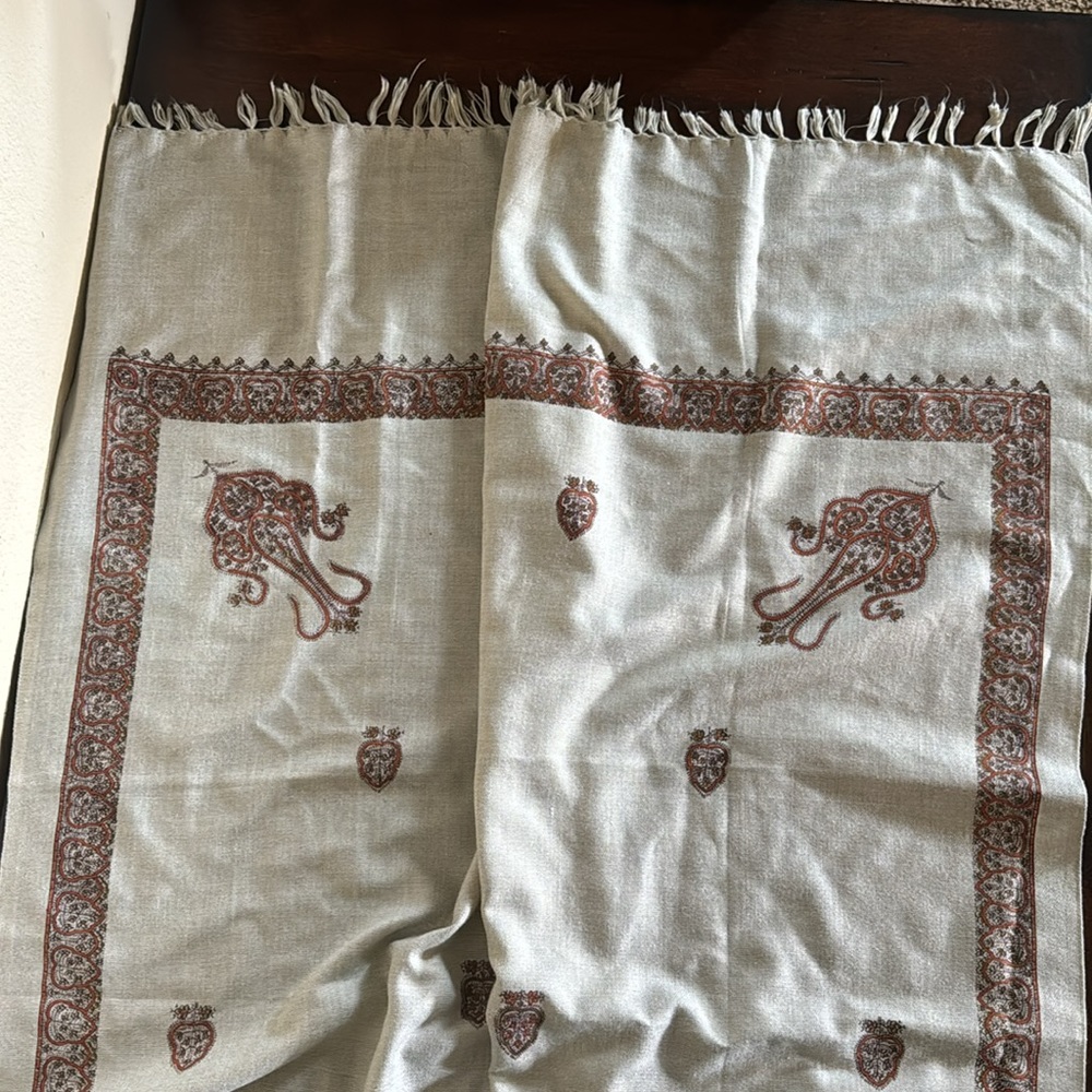 Linen Shawl in Silver with Red Accents/Design - Picture 6 of 9